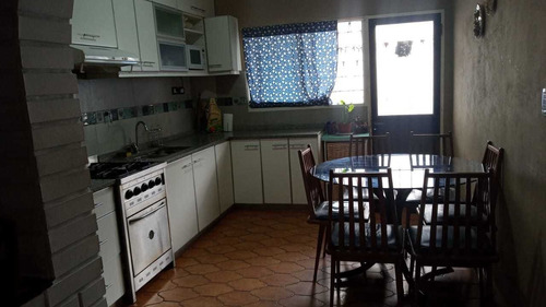 Casa Con 4 Habitaciones, 2 Baños Y Fondo De Comercio.
