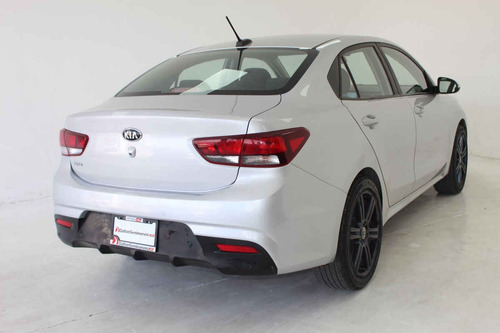 Imagen 5 de 15 de Kia Kia Rio Sedan 2018 4 Cilindros