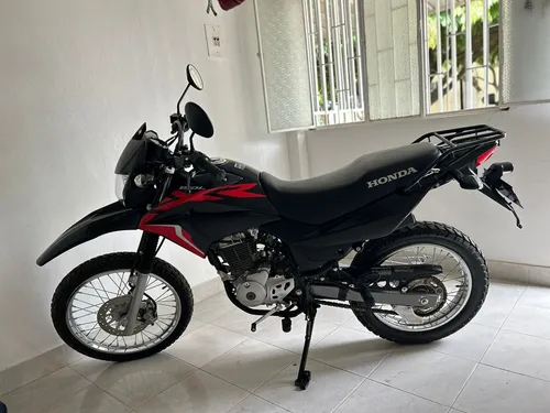 Holda Xrl 150,modelo 2025, 4200 Kms, Tiene Solo 4 Meses Uso