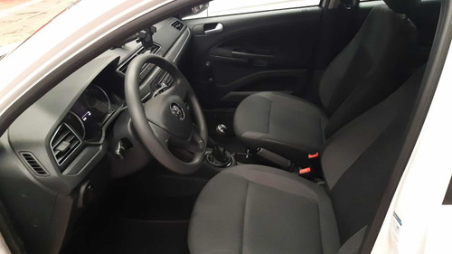 Imagen 6 de 9 de Volkswagen Gol 2018 1.6 Trendline Mt 4 P