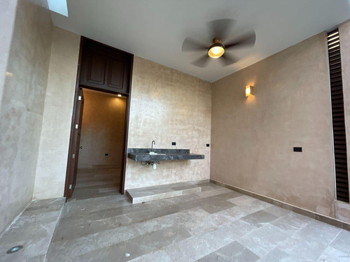 Casa En Venta Merida, Temozon Norte En Privada, Mod. Aurora, Entrega Inmediata.