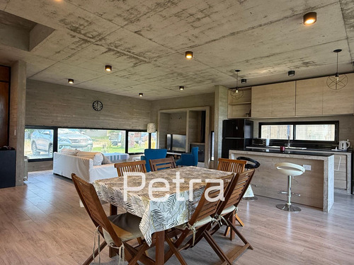 Casa En Venta De Hormigón Visto En Costa Esmeralda