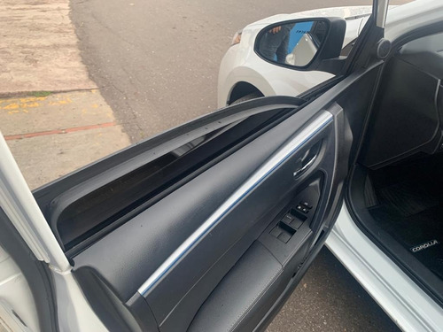 Imagen 5 de 8 de Toyota Corolla S Blindado
