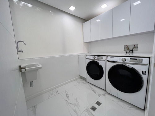 Se Vende Ph En La Urb. Lomas De La Alameda Con Vista Al Ávila Y 2 Terrazas.