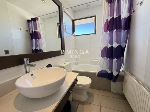 Casa En Venta De 6 Dorm. En Lo Barnechea