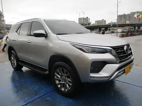 Toyota Fortuner Srv 4x2 2400cc At Aa