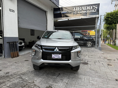 Mitsubishi L200 2.4 Cd Gls 4X4 At