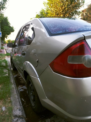 Imagen 6 de 10 de Ford Fiesta Max 2005 1.6 Max Amb Plus