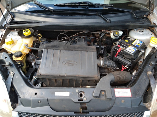 Ford Fiesta Sedan 1.6 8v Flex