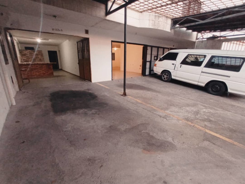 Imagen 6 de 12 de Se Vende Local En La Av. Ferrero Tamayo