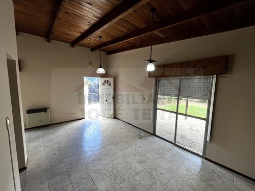 Casa 1 Dorm. En Venta - Calle Escalada Y 132 - General Belgrano.