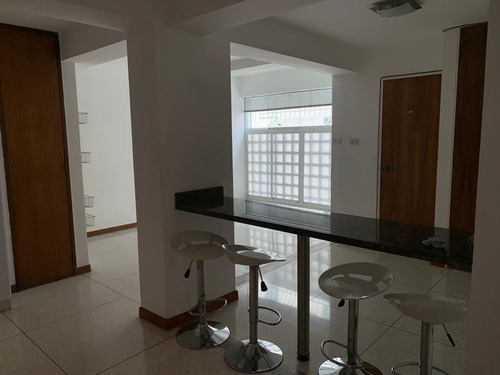 Se Vende Hermoso Y Amplio Apartamento En Cumbres De Curumo. Solo Cliente Directo. (o.a)