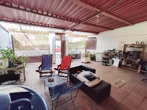 Amplia Casa En Venta Ubicada En Calle Tranquila Y Segura De El Paraíso Cabudare,gabriela C