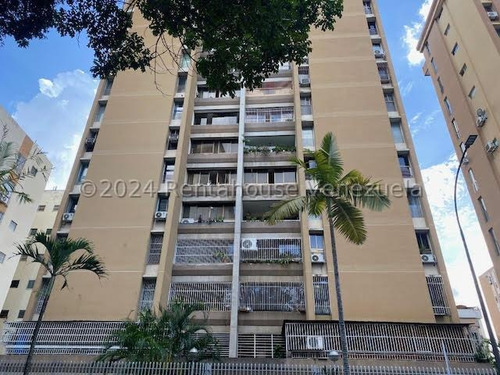 129m2, Vendo Apartamento Ubicado En La Mejor Calle De La Urbina Con Vigilancia Privada, Espacioso Remodelado Mls#24-23851