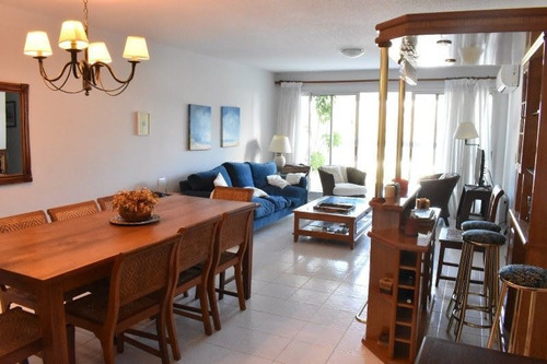 Venta De Apartamento 3 Dormitorios En Playa Mansa
