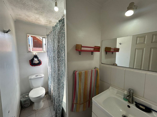 Casa En Venta De 7 Dorm. 3 Baños En Peñalolén