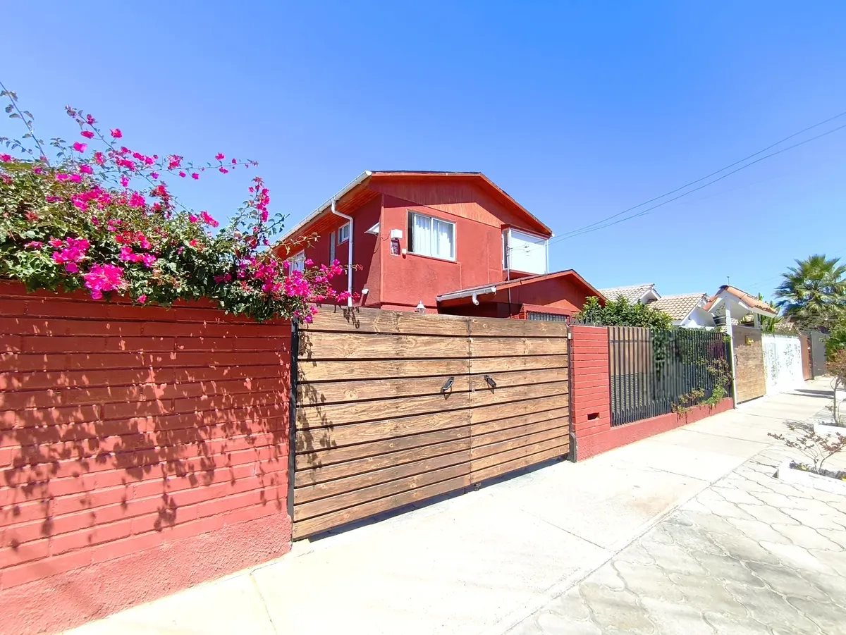 Imagen 4 de 30 de Se Vende Gran Casa En Peñuelas, Coquimbo