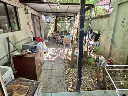 2 Locales Comerciales + Casa De 2 Pisos Con Jardín