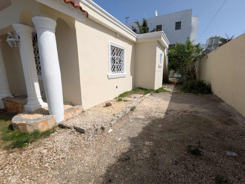 Casa Ubicada En El Sector De Vista Catalina, La Romana