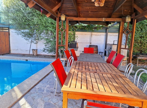 Casa En Venta De 4 Dormitorios. En Condominio En Los Andes