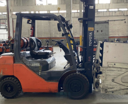 Imagen 5 de 25 de Autoelevador Toyota Fg25 Con Clamp Cascade 2012 Envio A Pais