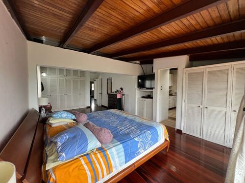 En Venta Casa Esquina En Calle Cerrada, En Colinas De Bello Monte