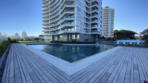Imagen 18 de 30 de Departamento, Piso Alto, Vista Al Mar, Parrillero, 3 Dormitorios - Playa Brava