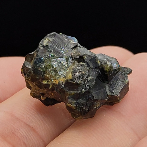 Piedra Mineral Epidota Verde Áspero
