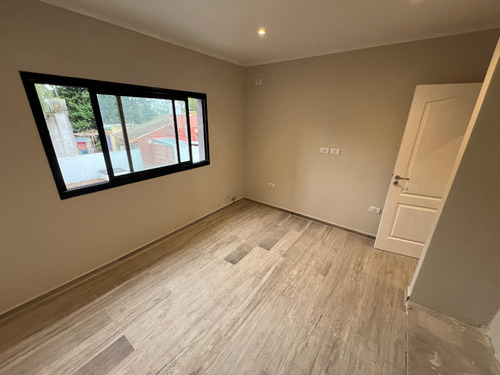 Moderna Casa A Estrenar Sobre Calle Goti (barrio La Concordia )