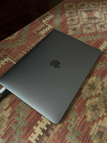 Macbook Pro (13-inch, 2018, Four Thunderbolt 3 Ports)