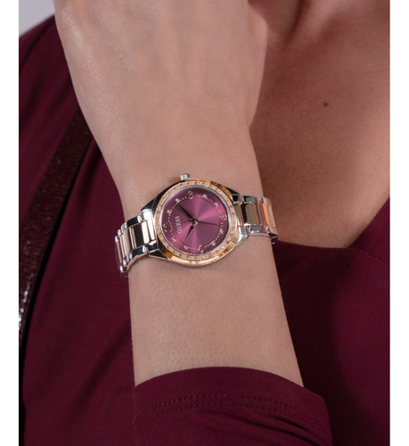 Reloj Guess Charlotte Acero Inoxidable Mujer Correa Bitono Bisel Oro Rosa Fondo Purpura