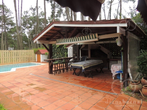 Imagen 4 de 18 de Casa En Pinares, Punta Del Este, 5 Dormitorios, Piscina Y Parrillero.- Ref: 43243