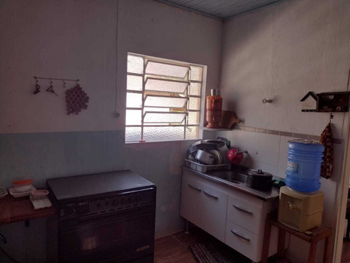 Imagem 8 de 14 de 2.300m², Casa Com 2 Dormitórios, Churrasqueira E Piscina !!