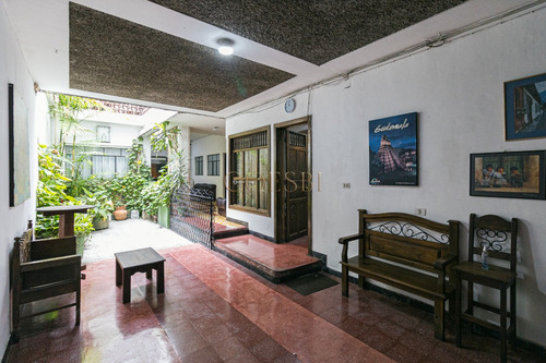 Imagen 2 de 11 de Casa En Venta O Renta De 10 Habitaciones En El Centro De Antigua Guatemala