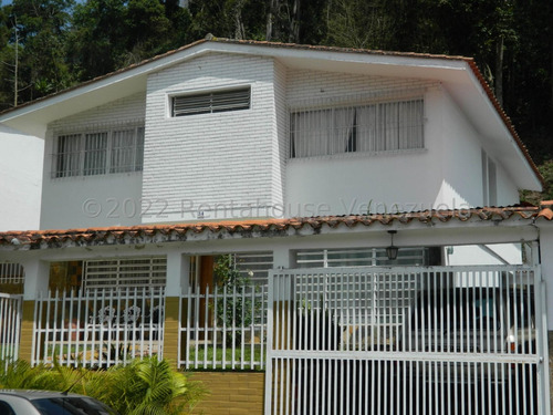Linda Casa En Venta Con Mucho Potencial Para Remodelar En Urb. Los Castores San Antonio De Los Altos 24-15268