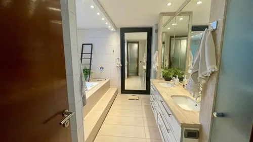 Departamento En Venta De 4 Dorm. En Lo Barnechea