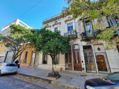Ph S/exp Al Frente En Catamarca Y Av. Independencia - 114 M2 Gran Patio Todo Sol