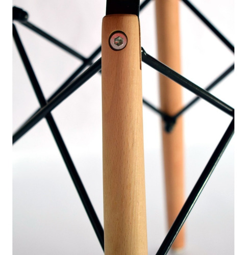 Imagen 4 de 7 de Silla Eames Plastico Patas En Madera Moderna Pc071