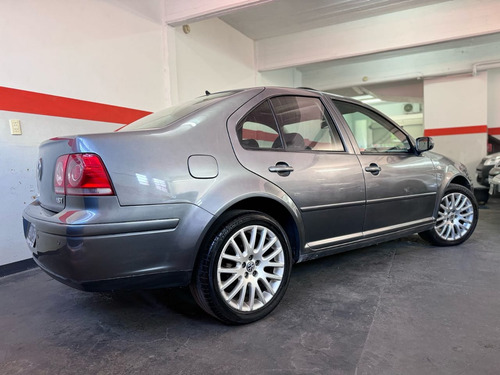 Volkswagen Bora 1.8 Highline T 180cv Cuero