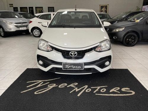 Imagem 3 de 10 de Toyota Etios 2018 1.5 16v Platinum Aut. 4p