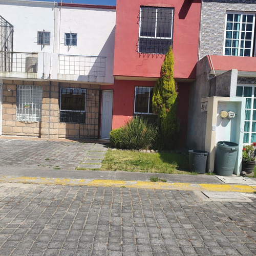 Casa En Fraccionamiento Con Vigilancia Cerca Aeropuerto Toluca Y Zona Industrial