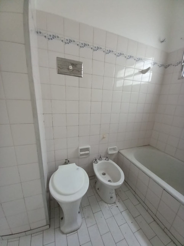 Casa En Alquiler De 3 Dorm En Quintas De Santa Ana