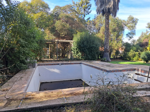Hermosa Parcela Con Amplia Casa Con Piscina En Condominio