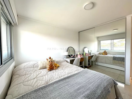 Apartamento En Venta De 2 Dormitorios En Edificio Miami Boulevard, Punta Del Este.
