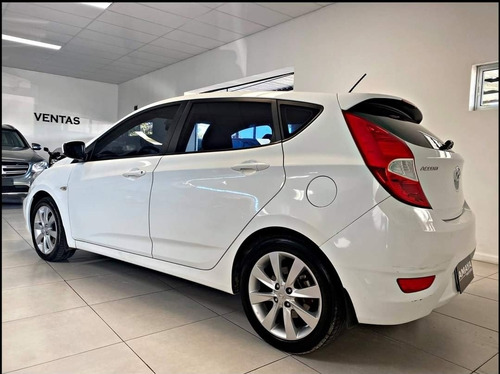 Amaya Hyundai Accent Gls 1.4i Automatico Extra Full Año 2015
