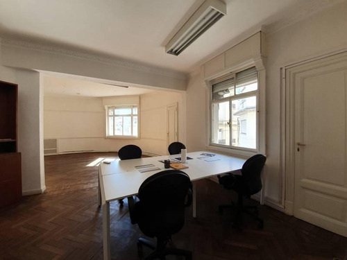Imagen 12 de 21 de Estudio De 3 Oficinas / Área De Trabajo / Sala De Firmas / San Nicolas / Venta