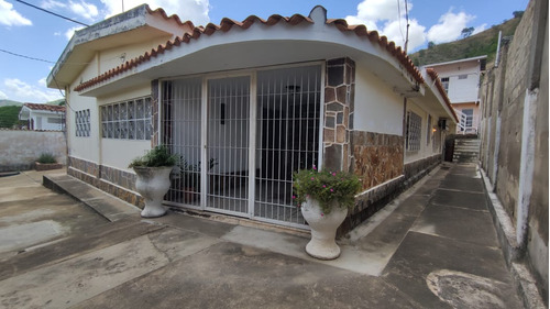 Casa Y Resdisencia En San Juan De Los Morros, Guárico.