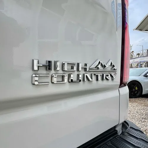 Chevrolet Cheyenne 4P Crew Cab 4x4 High Country TA