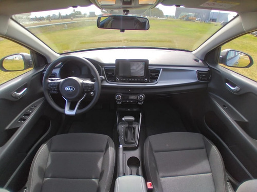 Imagen 6 de 10 de Kia Rio Automatico