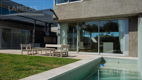 Venta Casa 3 Dormitorios Con Jardín Y Pileta Privada Abra Funes